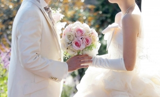 コロナ禍での結婚式開催を悩んでるおふたりへ
