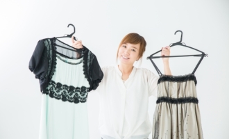 沖縄リゾート結婚式【ゲスト服装完全版】親族や友人は何を着る？ 