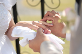 結婚式当日に入籍日にしたい。リゾート婚でも可能？