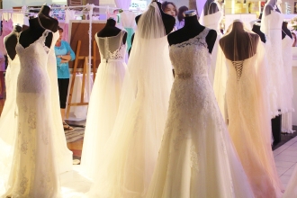 ドレスの持ち込み料って何？持ち込み料相場と持ち込み料がかからない沖縄の結婚式場を教えます！