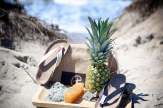 海洋プラスチックと植物を素材に製作したOxeani（オクシアニ）のサンダルを沖縄で！