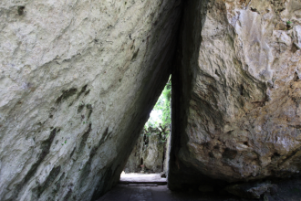 世界遺産にも認定！沖縄屈指の聖地「斎場御嶽」（せーふぁうたき）に参拝